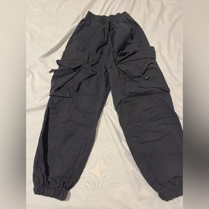Black Cargo Pants with Elastic Waist – Comfortable & Versatile